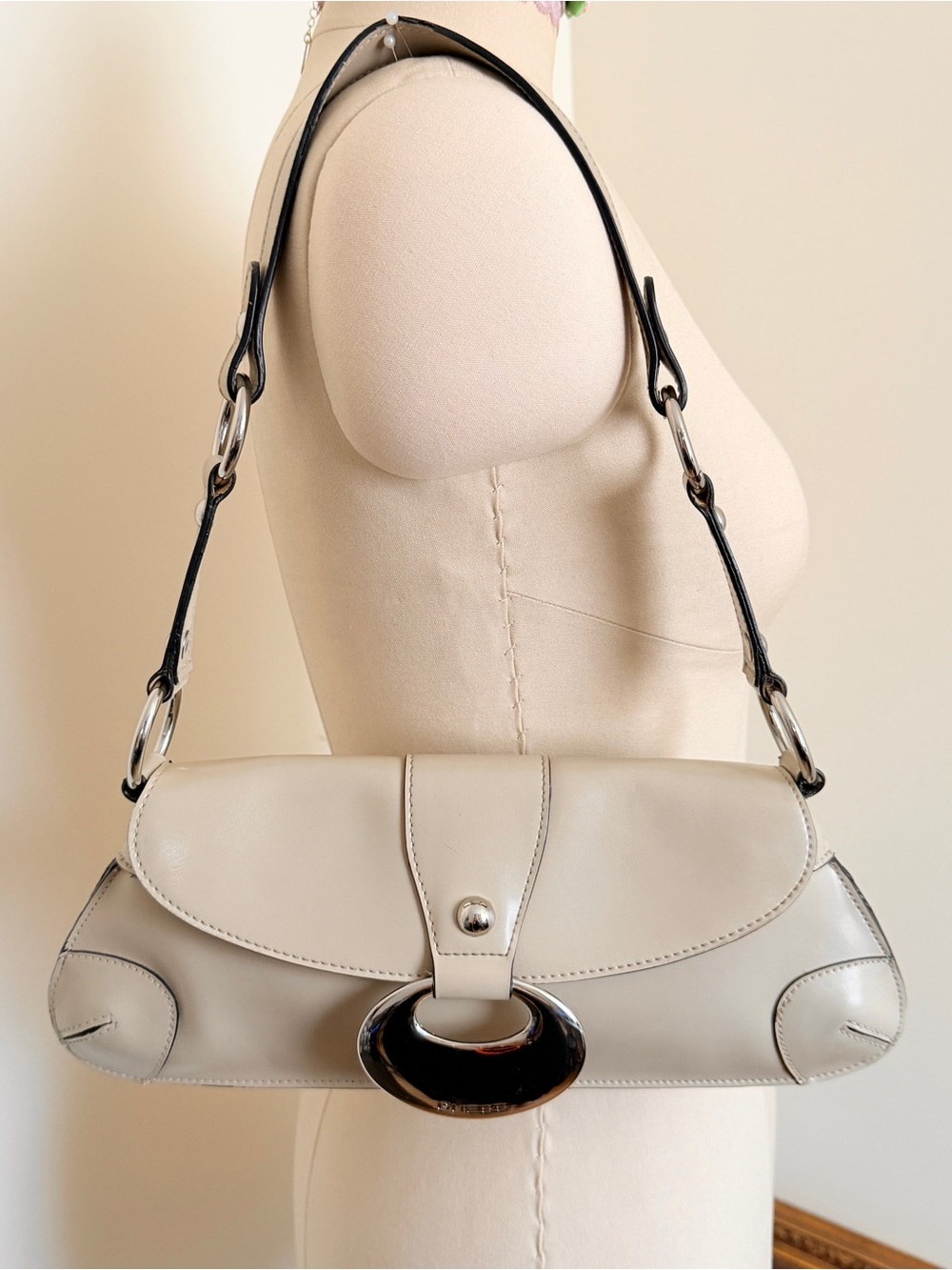 Vintage 2000s Guess beige faux leather shoulder bag
